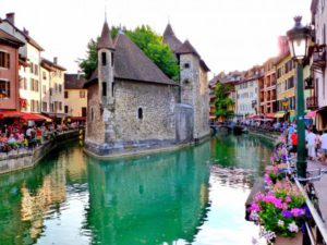 923781_in-the-old-town-of-annecy-france