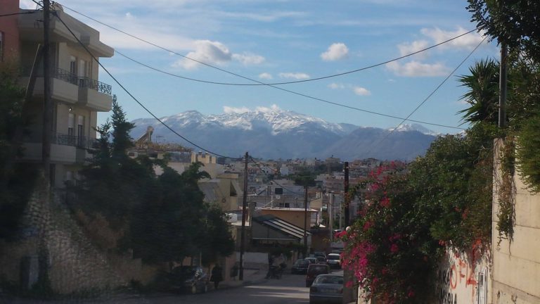 Καιρός: Ισχυροί άνεμοι και κρύο πριν το νέο ψυχρό κύμα και τα χιόνια