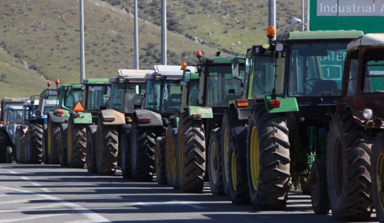 Στον δρόμο οι αγρότες: Μπλόκα από τις Σέρρες μέχρι την… Κρήτη