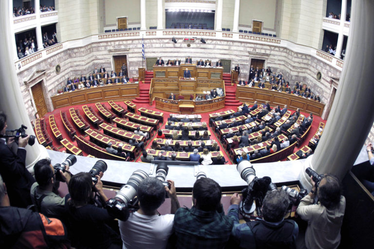 Οι βουλευτές της ΝΔ και του ΚΙΝΑΛ παραιτούνται από τα αναδρομικά τους