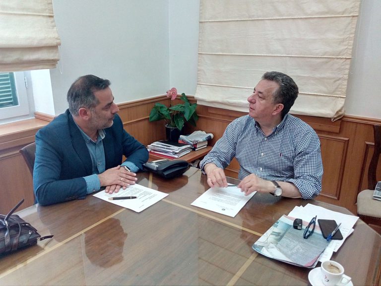 Συνάντηση Περιφερειάρχη με τον Δήμαρχο Οροπεδίου για έργα υποδομής, ανάπτυξης και επετειακών εκδηλώσεων «Μάχης Λασιθίου»