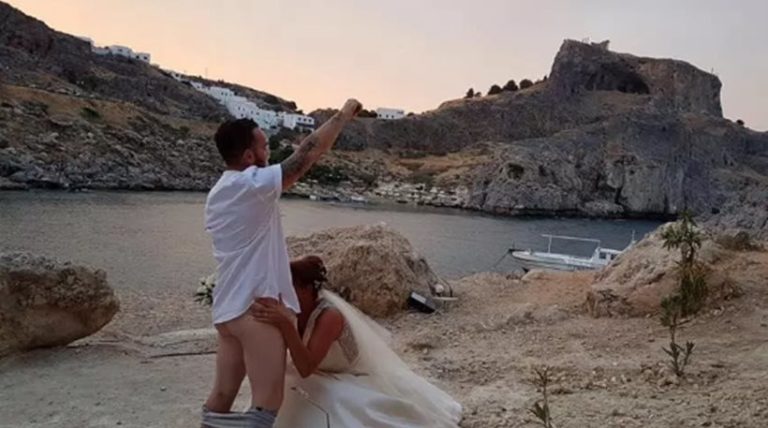 Θα γίνει «μόδα» το… γαμήλιο στοματικό σεξ; Νέο ζευγάρι φωτογραφίζεται επί το έργον