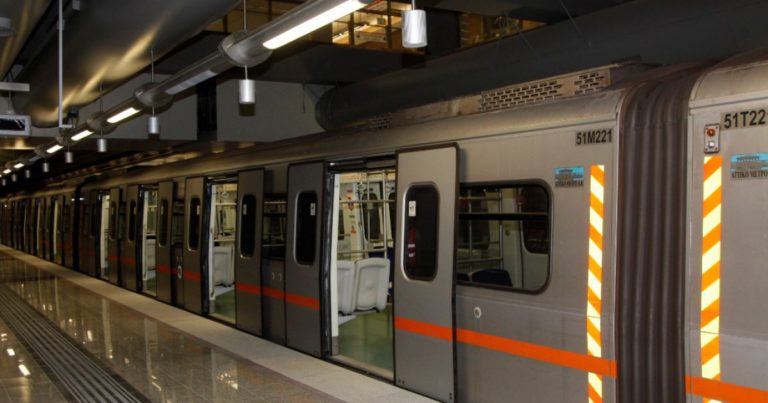 Παρέμβαση Αυγενάκη”Ο κ. Σπίρτζης υπόσχεται μειώσεις στις τιμές των εισιτηρίων, αντί να δώσει τέλος στην απίστευτη ταλαιπωρία και τις ατελείωτες ουρές.”