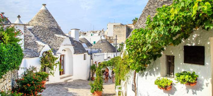 Μια μικρή και παραμυθένια Ιταλική πόλη δίνει μέχρι και 2.000 ευρώ μηνιαίως σε όποιον εγκατασταθεί εκεί