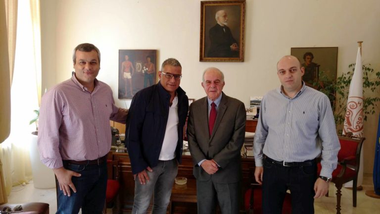 Συνάντηση Δημάρχου Ηρακλείου Βασίλη Λαμπρινού με τον πρόεδρο του Εργοτέλη Μαγκέντ Σαμί