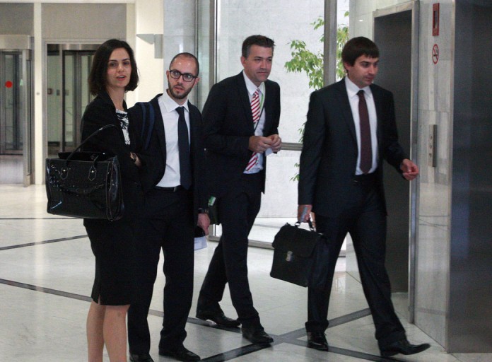 Τη Δευτέρα το πρώτο ραντεβού του οικονομικού επιτελείου της κυβέρνησης με τους θεσμούς