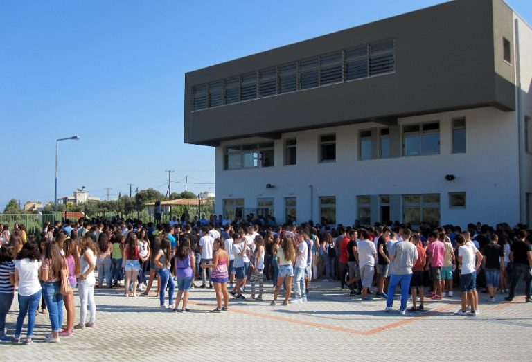 Ο ΔΙΕΥΘΥΝΤΗΣ ΤΗΣ ΔΙΩΞΗΣ ΗΛΕΚΤΡΟΝΙΚΟΥ ΕΓΚΛΗΜΑΤΟΣ ΣΕ ΕΚΔΗΛΩΣΗ ΣΤΟ ΓΥΜΝΑΣΙΟ ΓΑΖΙΟΥ