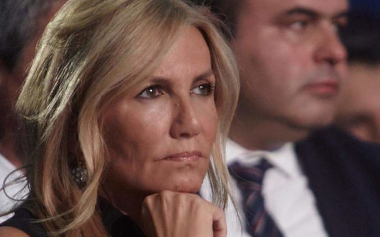 Σπυράκη: Καθ’ όλα νόμιμη η συμμετοχή της Μαρέβας στην εταιρεία στα Κέιμαν