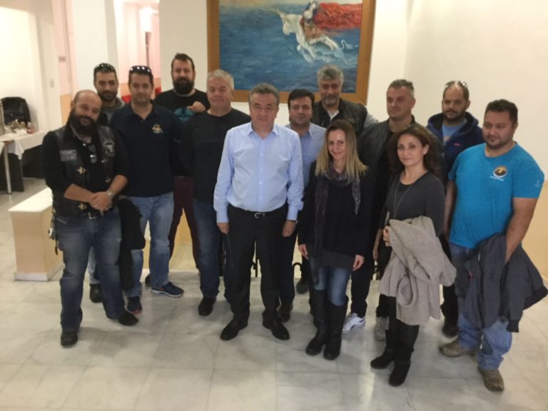 Εκπρόσωποι του μηχανοκίνητου αθλητισμού της Κρήτης σε συνάντηση τους με τον Περιφερειάρχη