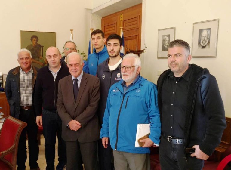 Συνάντηση Δημάρχου Ηρακλείου Β. Λαμπρινού με αντιπροσωπεία της Εθνική Ανδρών Μπάσκετ
