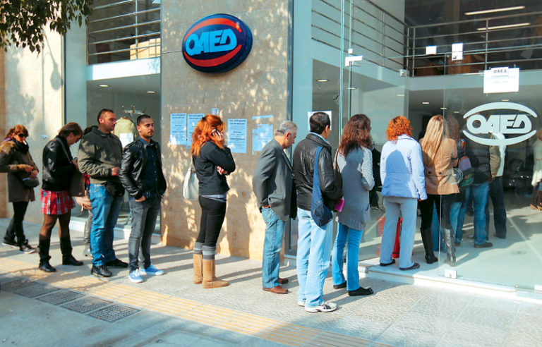 Νέο πρόγραμμα για 10.000 ανέργους με μηνιαία αποζημίωση ίση με τον κατώτατο καθαρό μισθό