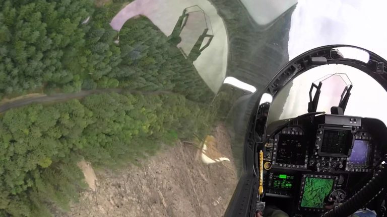 Στα σύννεφα με το F-18 βορειοδυτικά του Ειρηνικού!