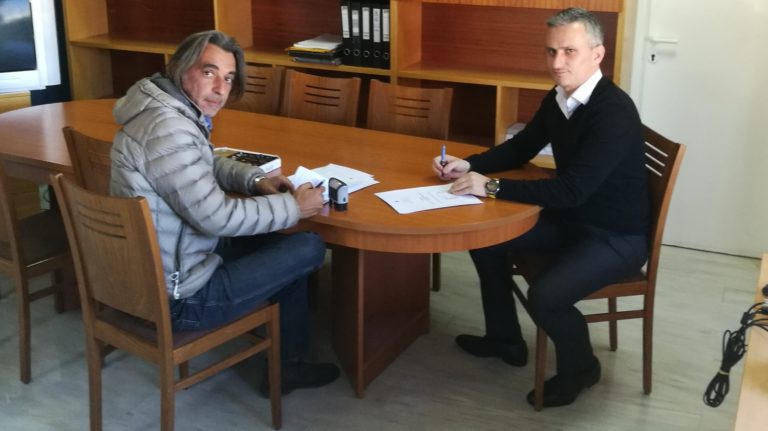 Υπεγράφη η σύμβαση για την ανάπλαση κοινόχρηστου χώρου στη Νέα Αλικαρνασσό