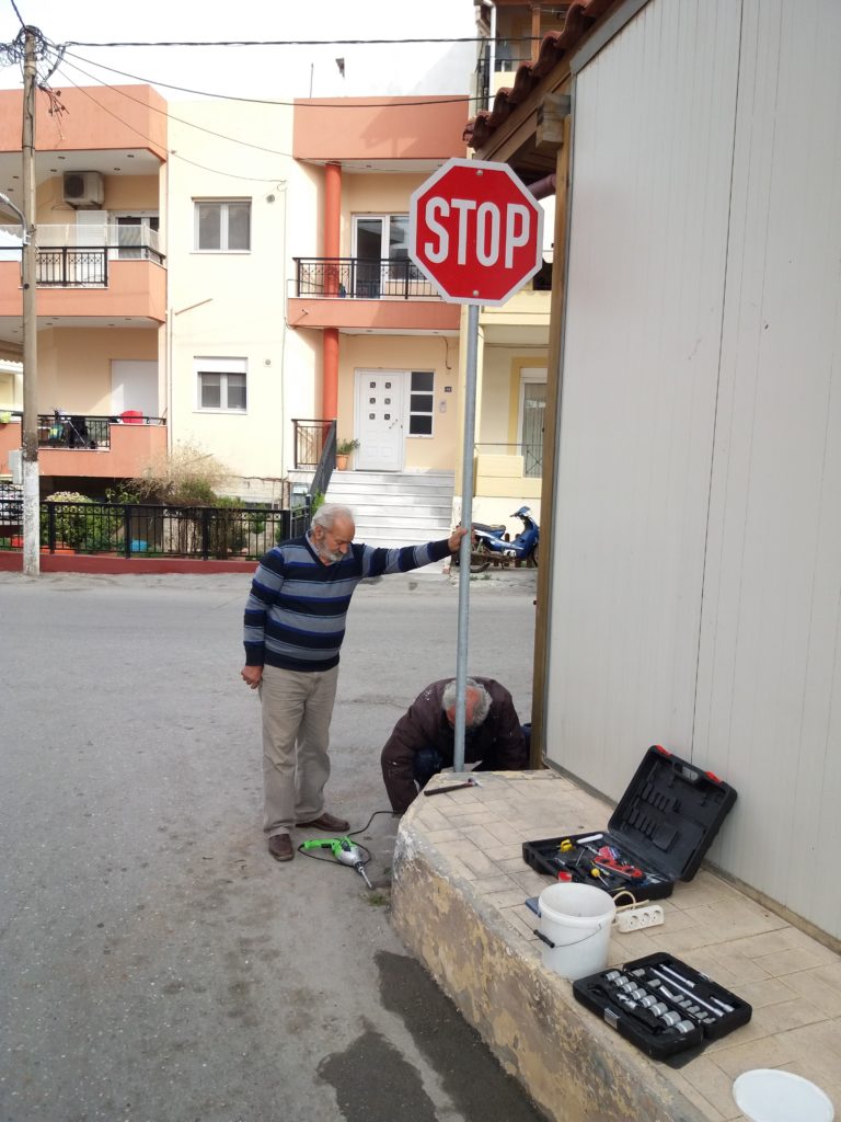 Ενίσχυση και αποκατάσταση πινακίδων οδικής σήμανσης στο Γάζι