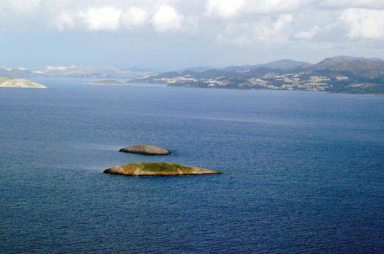 Σκηνικό πολέμου στήνει η Τουρκία στα Ιμια