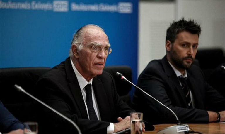 Ενωση Κεντρώων: Η κυβέρνηση ικανοποιεί αιτήματα για να ανακτήσει τη φιλοαναρχική πελατεία