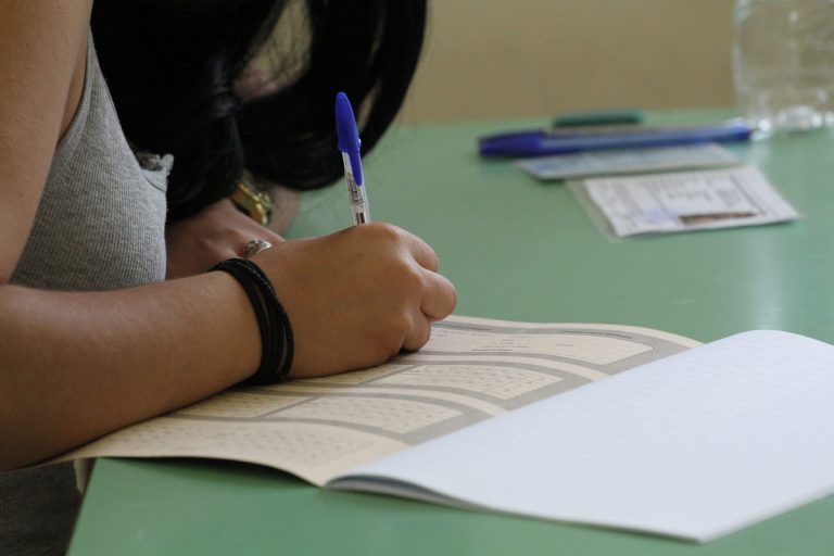 Πανελλήνιες 2018: 4.000 περισσότεροι εισακτέοι φέτος, πού θα κινηθούν οι βάσεις -Σε ποιες σχολές ανεβαίνουν, πού πέφτουν