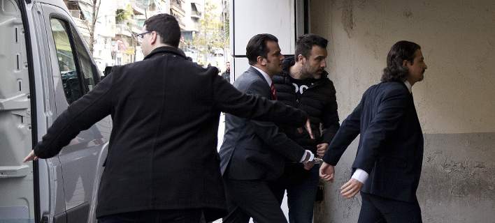 Η κυβέρνηση πήγε ρύθμιση στη Βουλή για να μην αποφυλακιστούν οι 8 Τούρκοι