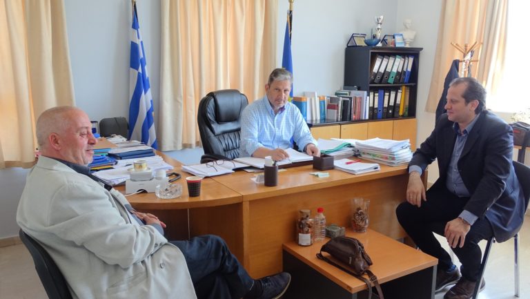 Συνάντηση του προέδρου  της ‘’Ερασιτεχνικής Ποδοσφαιρικής Αναγέννησης’’ κ. Λημναίου Εμμανουήλ με τον Δήμαρχο Γόρτυνας κ. Σχοιναράκη Νικόλαο.