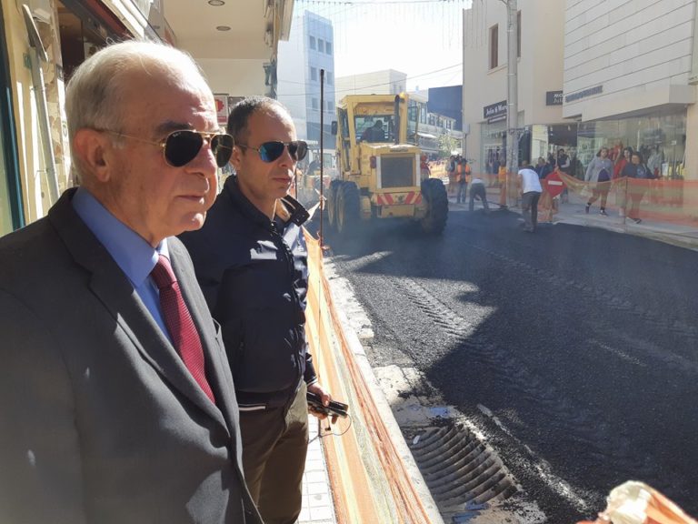 Στα έργα στο κέντρο της πόλης ο Δήμαρχος Ηρακλείου Βασίλης Λαμπρινός