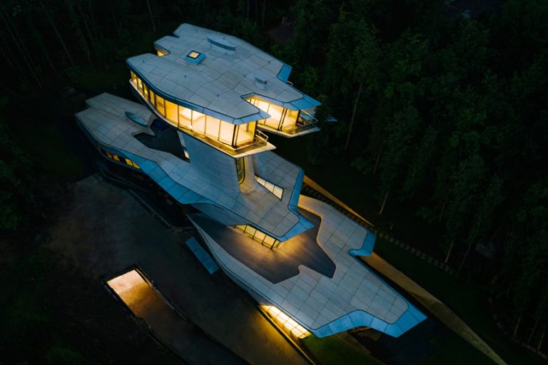 Η μοναδική κατοικία που σχεδίασε η Zaha Hadid είναι κρυμμένη σ’ ένα δάσος της Ρωσίας