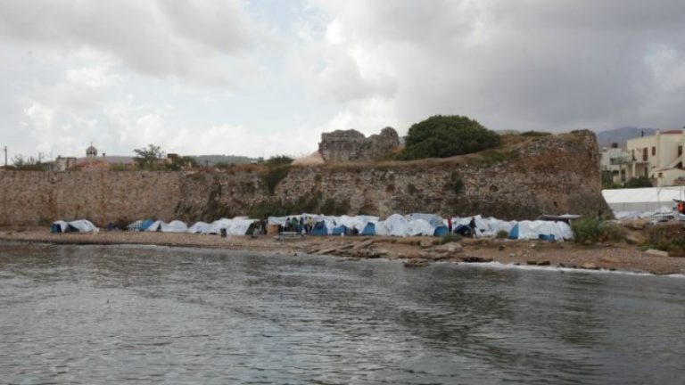 «Έκλεισαν» την πόρτα νηπιαγωγείου σε προσφυγόπουλο στη Χίο