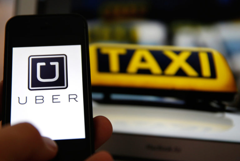 UBER: Τέλος από την Ελλάδα -Ποια υπηρεσία σταματάει λόγω του νέου νομοθετικού πλαισίου