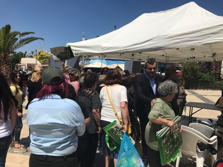 Οι κάτοικοι της Ν. Αλικαρνασσού αγκάλιασαν την τσάντα πολλαπλών χρήσεων του Ε.Σ.Δ.Α.Κ.