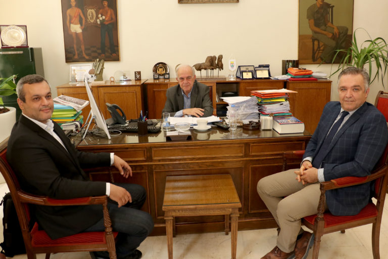 Υπεγράφη το πρωτόκολλο συνεργασίας ανάμεσα στον Δήμο Ηρακλείου, τον Ε.Σ.Δ.Α.Κ. και τον  Ιατρικό Σύλλογο Ηρακλείου για την αποκομιδή των αστικών ιατρικών αποβλήτων