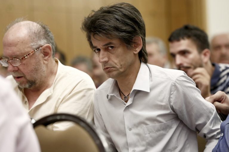 Παραλήρημα από Καρανίκα: «Αμόρφωτα εθνίκια» οι συγχωριανοί του που «ουρλιάζουν για τον Μέγα Αλέξανδρο»