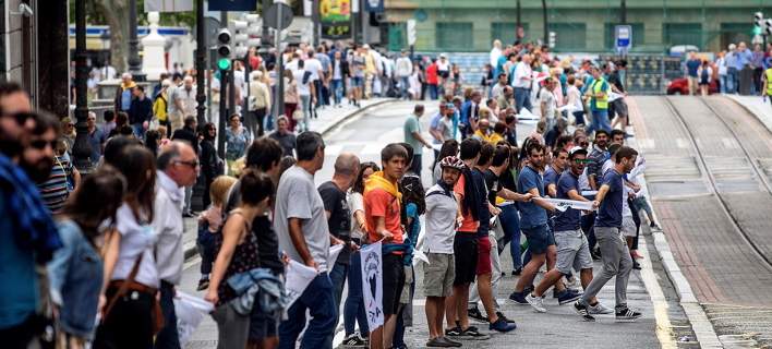 Βάσκοι σχημάτισαν ανθρώπινη αλυσίδα μήκους 202 χλμ. -Για την ανεξαρτησία