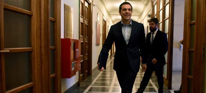 Τρέχει και δεν φτάνει ο Τσίπρας για να προσελκύσει νέους -Ομιλία για το brain drain σήμερα