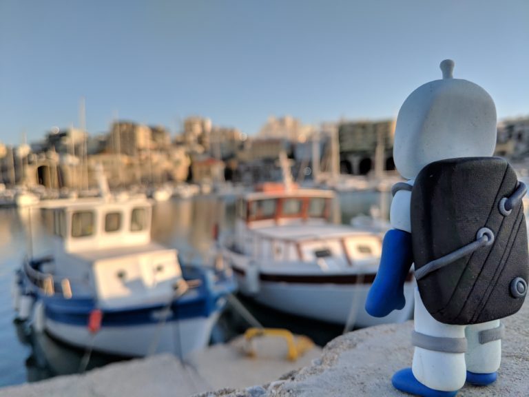 Cretan Astronaut Gala – Ο Μανούσος κερνάει τσικουδιά