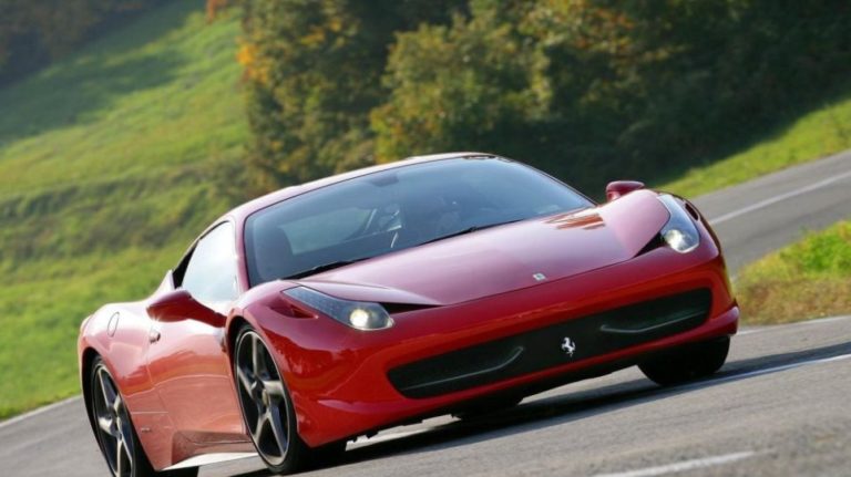 Πόσο γρήγορα μπορείς να τρακάρεις μία Ferrari;