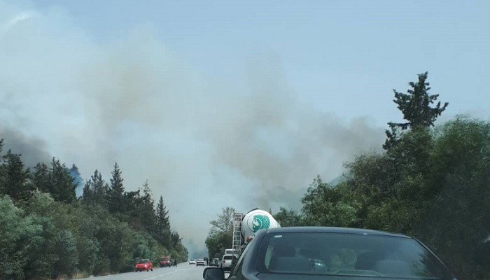 Μεγάλη φωτιά και στα Χανιά -Καίγονται σπίτια