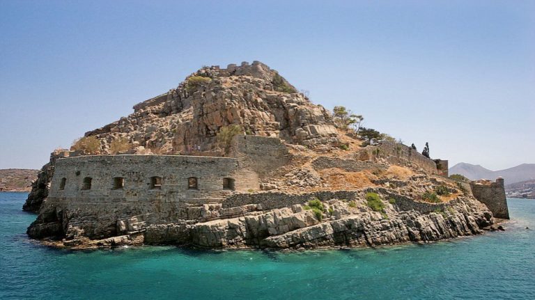 Διαρρήκτες στη Σπιναλόγκα άρπαξαν τις εισπράξεις από τα εισιτήρια
