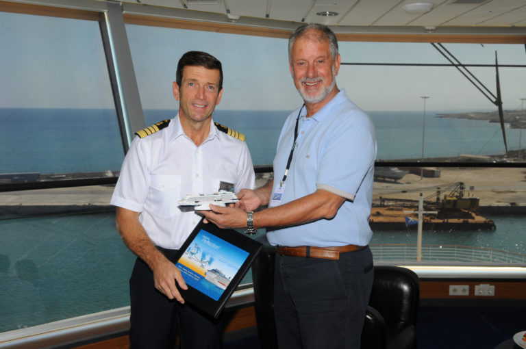 Tο εντυπωσιακό κρουαζιερόπλοιο Celebrity Reflection μήκους 319 μέτρων στο λιμάνι του Ηρακλείου
