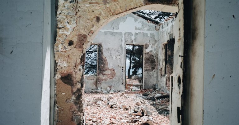 Στους 91 οι νεκροί από τη φωτιά στο Μάτι. Πέθανε ένας 95χρονος που νοσηλευόταν στο Θριάσιο