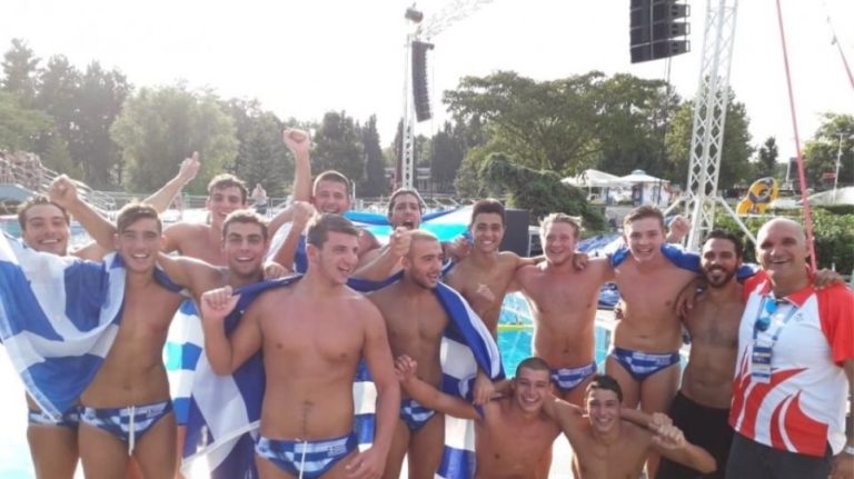 Στα θύματα της φωτιάς στο Μάτι και τους πυροσβέστες αφιέρωσε τον παγκόσμιο τίτλο ο προπονητής της εθνικής πόλο εφήβων