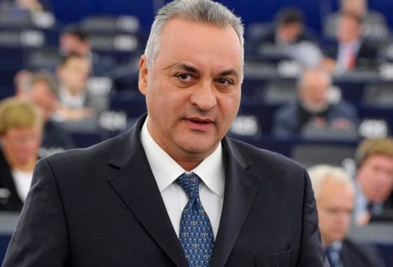 Δύο ερωτήματα του Μανώλη Κεφαλογιάννη στον Αλέξη Τσίπρα σήμερα στο Ε.Κ.