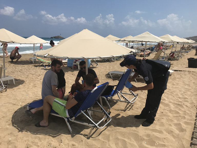 Μην φυτεύετε τις γόπες τον τσιγάρων σας στην άμμο. Οι περυσινές δεν φύτρωσαν ακόμα!