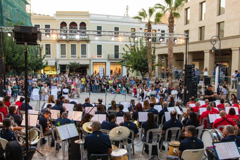 Μελωδίες …. Ειρήνης στην Πλατεία του Αγίου Τίτου από τρεις Φιλαρμονικές το απόγευμα της Παρασκευής