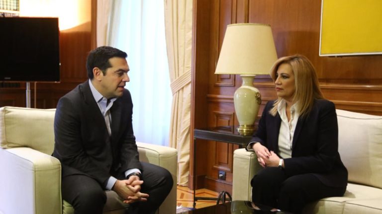 Τσίπρας καλεί Φώφη να τραβήξει διαχωριστική γραμμή από τη ΝΔ