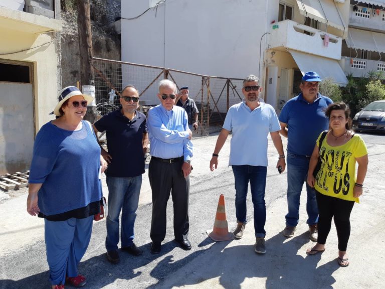 Στις εργασίες αντικατάστασης του υδρευτικού δικτύου στην Χρυσοπηγή ο Δήμαρχος Ηρακλείου Βασίλης Λαμπρινός
