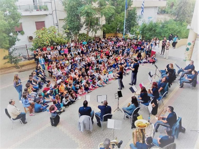 Ξεκίνησε τις «εκπαιδευτικές» επισκέψεις η Φιλαρμονική του Δήμου Ηρακλείου στις Σχολικές μονάδες