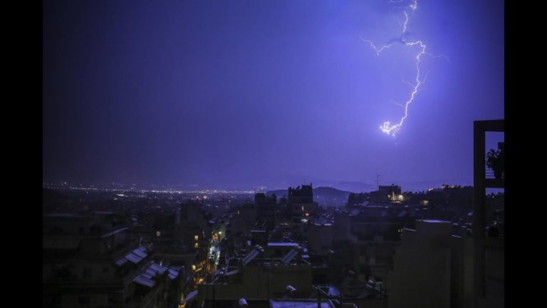 Κακοκαιρία: Πάνω από 20.000 κεραυνούς έχει ήδη προκαλέσει ο «Ορέστης»