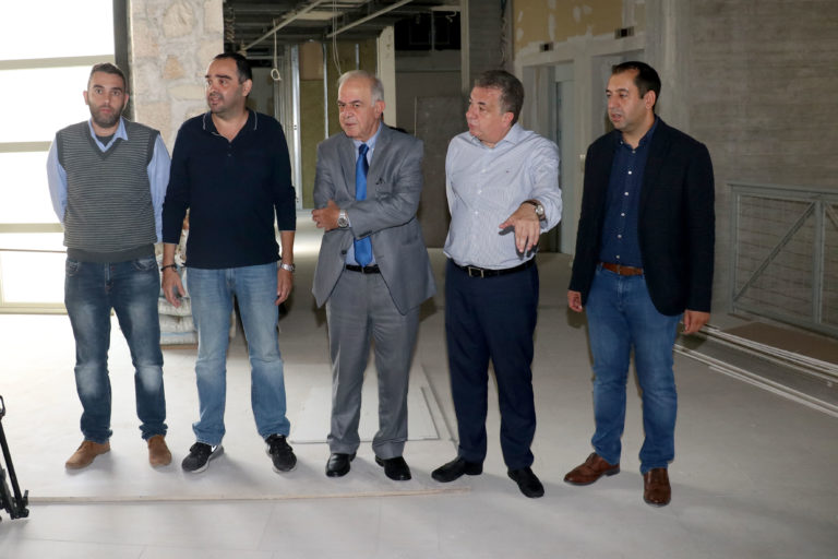 OΔήμαρχος Ηρακλείου Βασίλης Λαμπρινός και ο Περιφερειάρχης Κρήτης Σταύρος Αρναουτάκης ξεναγήθηκαν στο Πολιτιστικό Κέντρο