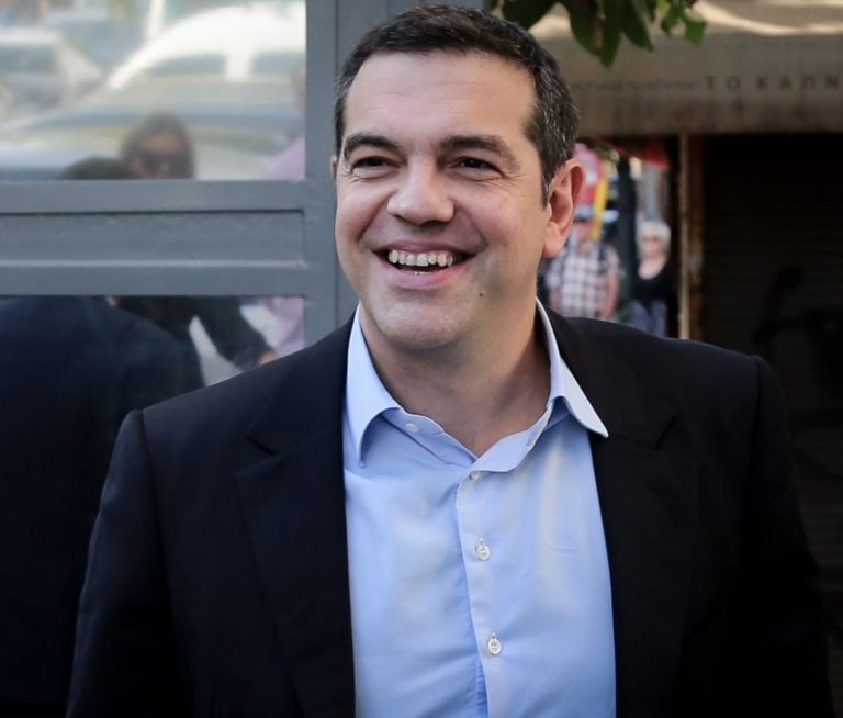 Ο Τσίπρας σπάει τον κουμπαρά και μοιράζει λεφτά! 1,5 εκατ. οι τυχεροί!