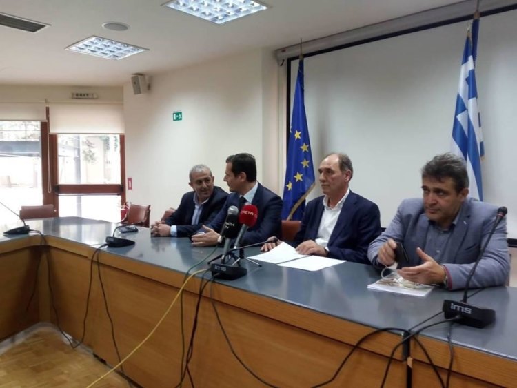 Ο Υπουργός Περιβάλλοντος και Ενέργειας, Γιώργος Σταθάκης παραχώρησε χθες, στο Επιμελητήριο Ηρακλείου Κρήτης, συνέντευξη Τύπου με θέμα «Ηλεκτρική Διασύνδεση Κρήτης»