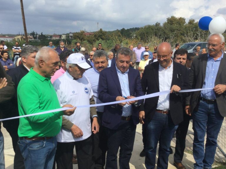 Εγκαινιάστηκε από τον Περιφερειάρχη το ανακατασκευασμένο γήπεδο στο Βαρύπετρο Χανίων
